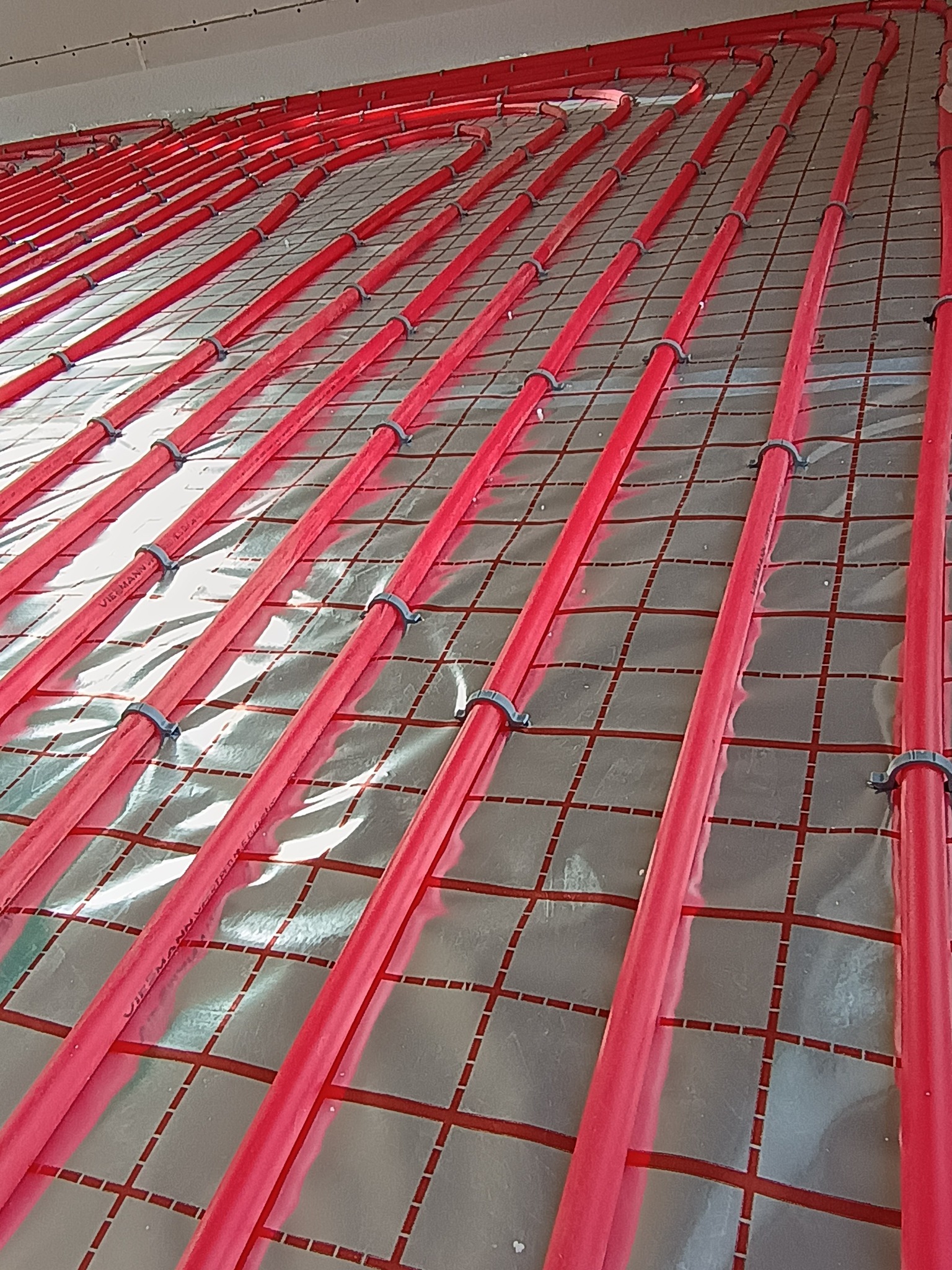 Instalacja ogrzewania podłogowego z pompą ciepła